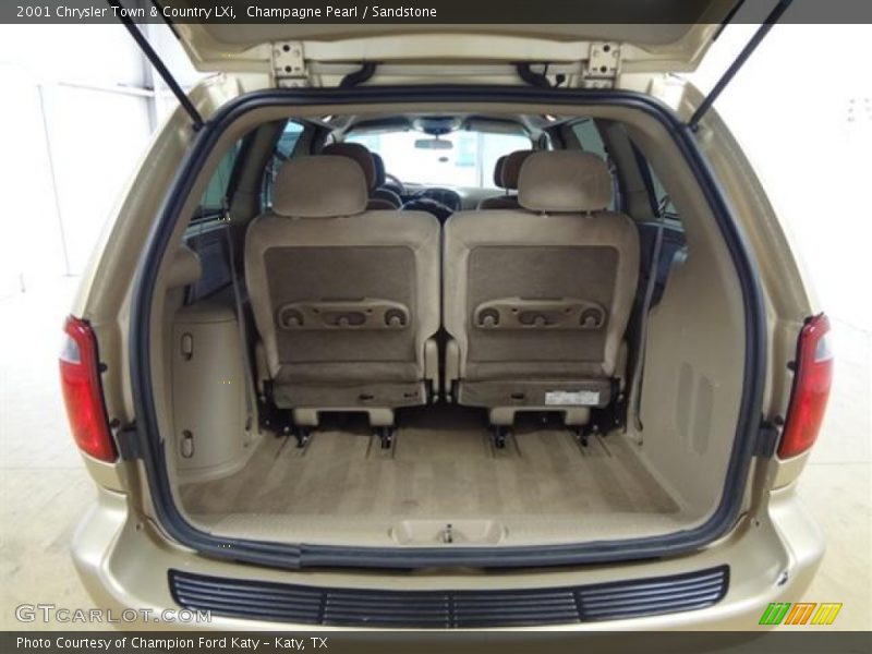 Champagne Pearl / Sandstone 2001 Chrysler Town & Country LXi