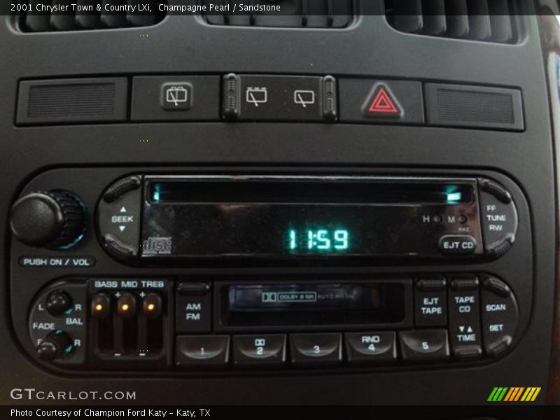 Champagne Pearl / Sandstone 2001 Chrysler Town & Country LXi