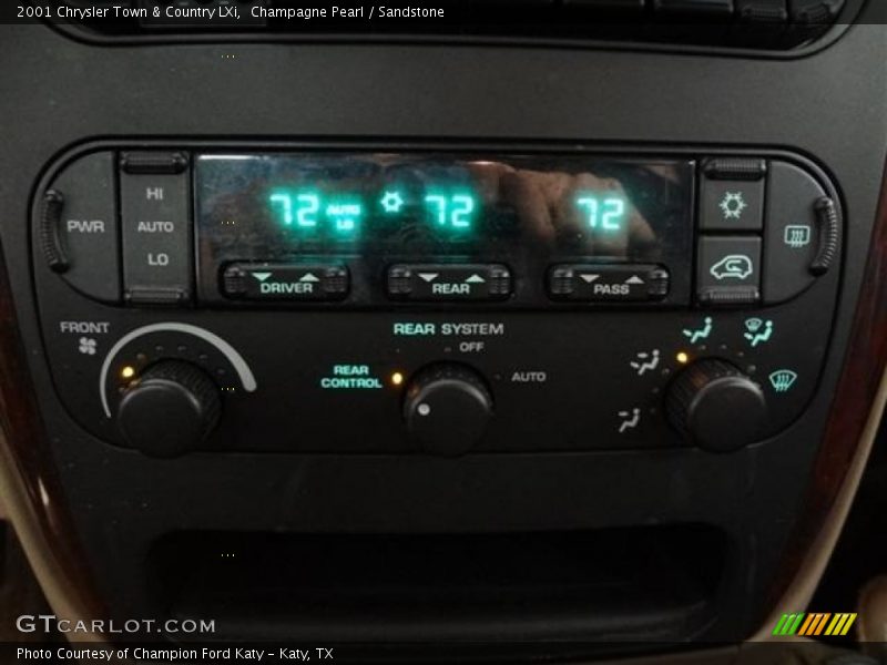 Champagne Pearl / Sandstone 2001 Chrysler Town & Country LXi