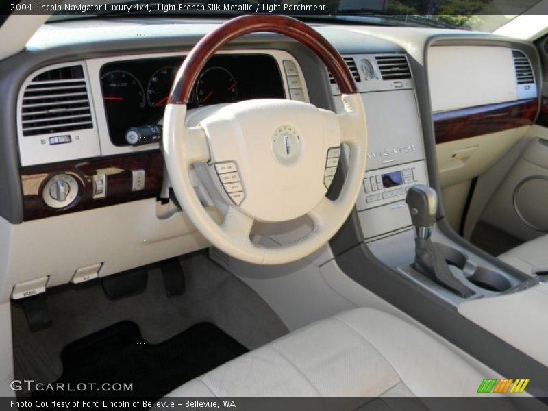 Light French Silk Metallic / Light Parchment 2004 Lincoln Navigator Luxury 4x4