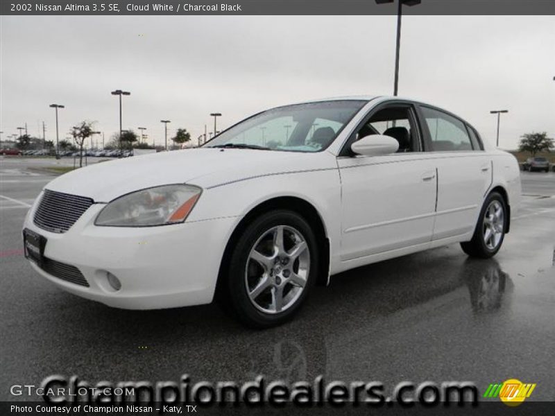 Cloud White / Charcoal Black 2002 Nissan Altima 3.5 SE