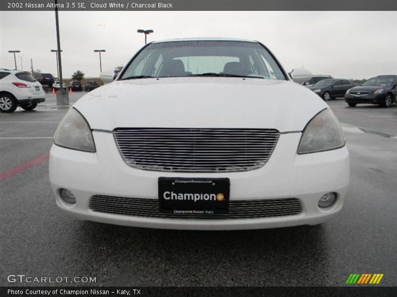Cloud White / Charcoal Black 2002 Nissan Altima 3.5 SE