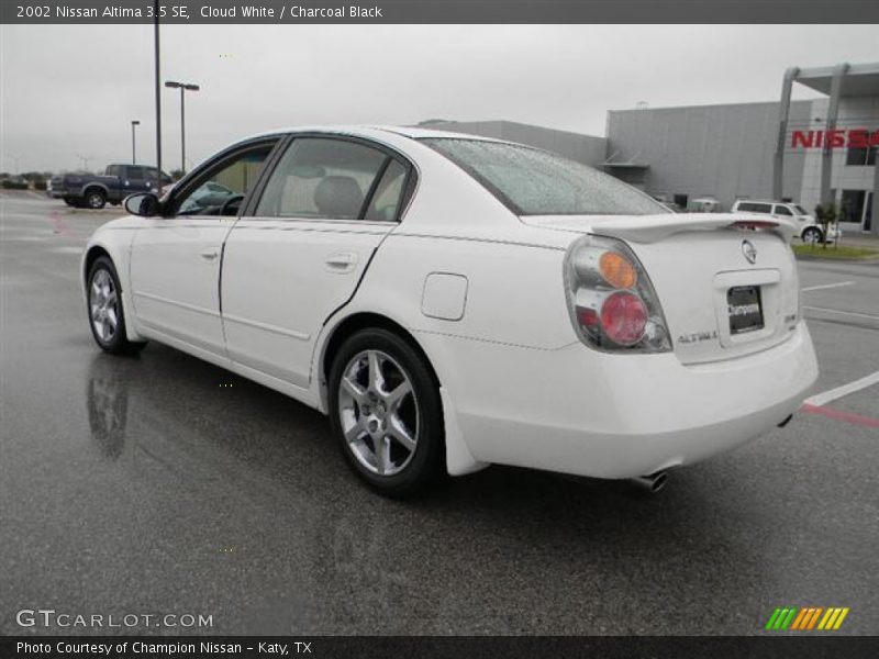 Cloud White / Charcoal Black 2002 Nissan Altima 3.5 SE