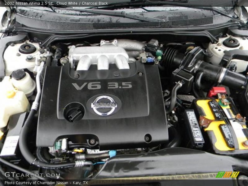 Cloud White / Charcoal Black 2002 Nissan Altima 3.5 SE