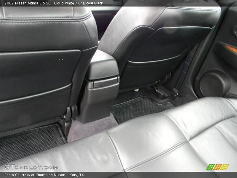 Cloud White / Charcoal Black 2002 Nissan Altima 3.5 SE