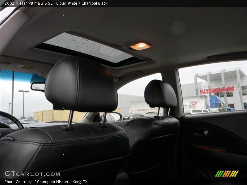 Cloud White / Charcoal Black 2002 Nissan Altima 3.5 SE