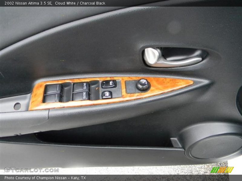 Cloud White / Charcoal Black 2002 Nissan Altima 3.5 SE