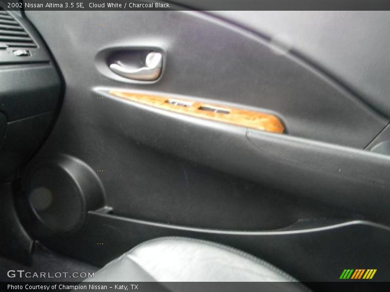Cloud White / Charcoal Black 2002 Nissan Altima 3.5 SE