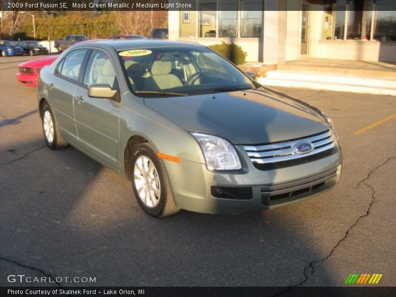 Moss Green Metallic / Medium Light Stone 2009 Ford Fusion SE