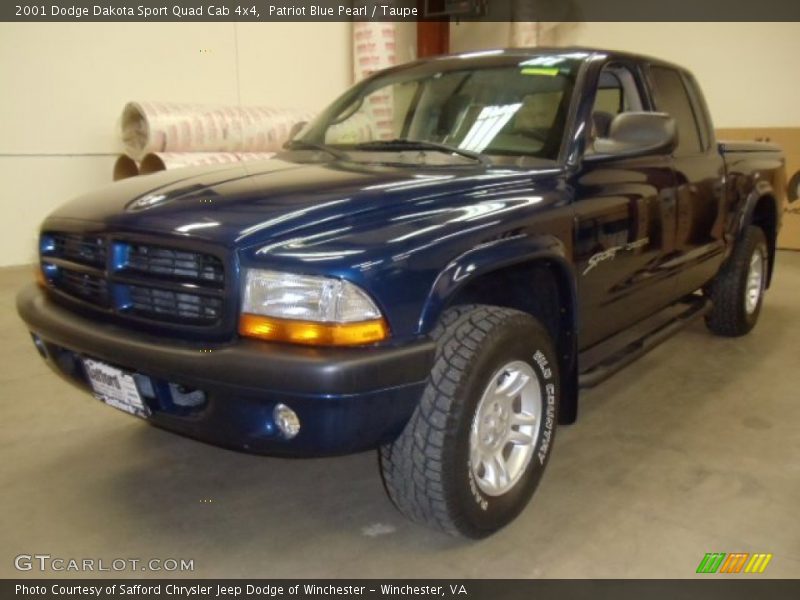 Patriot Blue Pearl / Taupe 2001 Dodge Dakota Sport Quad Cab 4x4