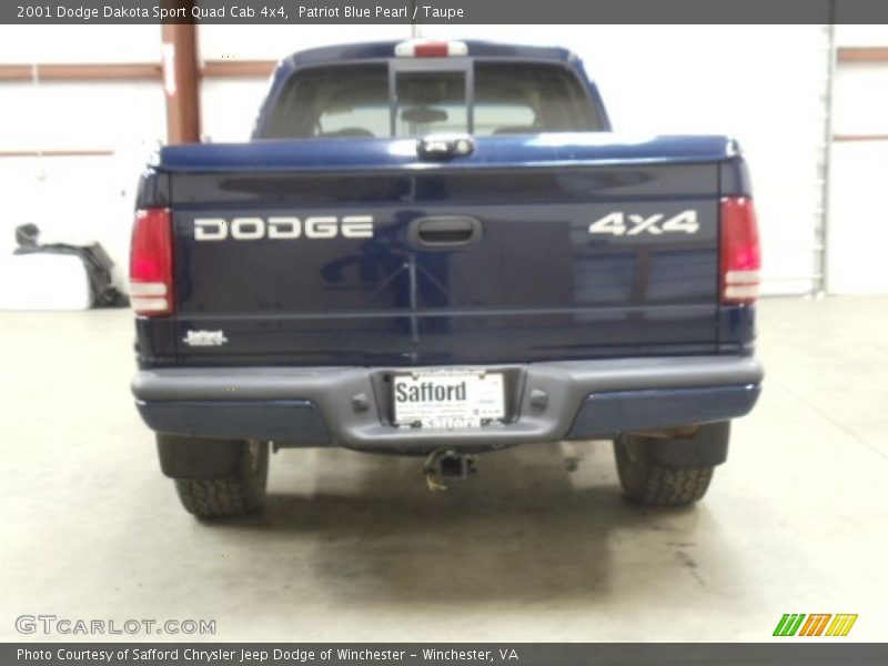 Patriot Blue Pearl / Taupe 2001 Dodge Dakota Sport Quad Cab 4x4