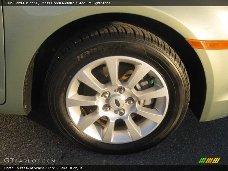Moss Green Metallic / Medium Light Stone 2009 Ford Fusion SE