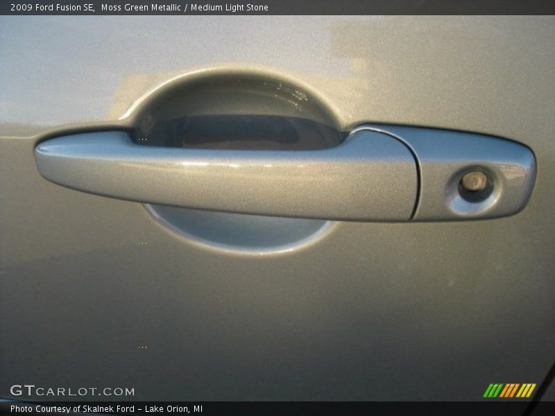 Moss Green Metallic / Medium Light Stone 2009 Ford Fusion SE