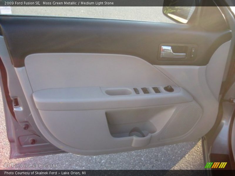 Moss Green Metallic / Medium Light Stone 2009 Ford Fusion SE