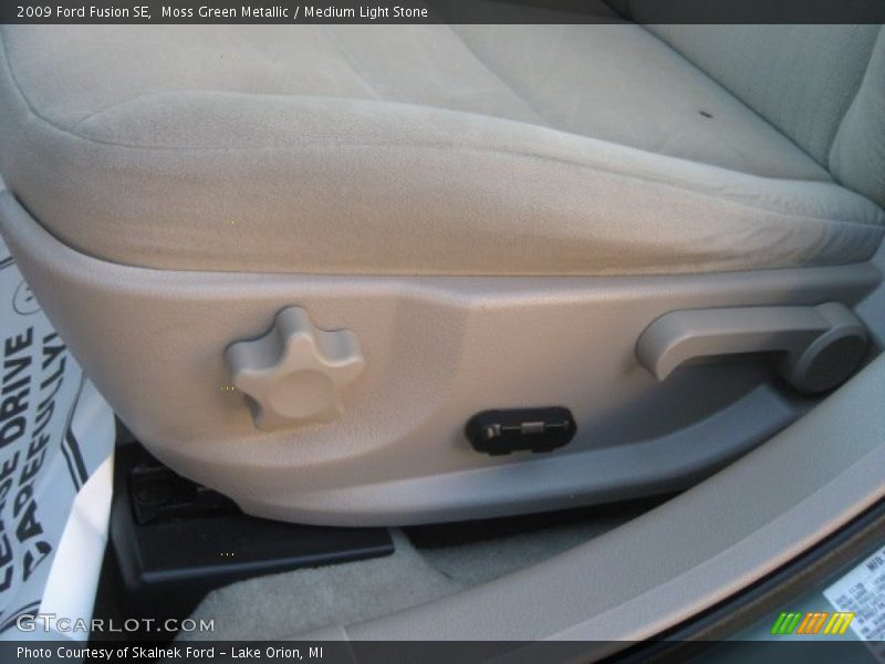 Moss Green Metallic / Medium Light Stone 2009 Ford Fusion SE