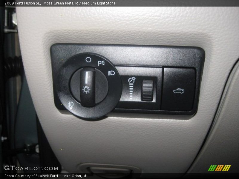 Moss Green Metallic / Medium Light Stone 2009 Ford Fusion SE