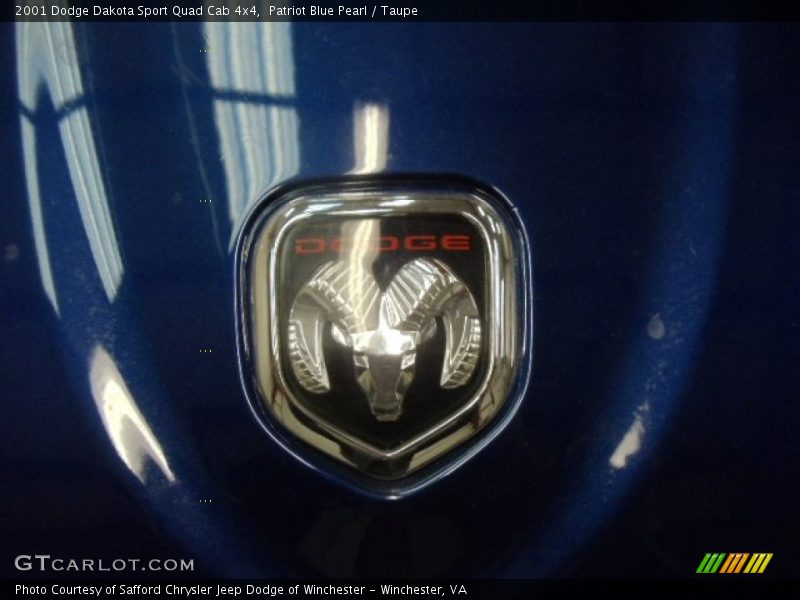 Patriot Blue Pearl / Taupe 2001 Dodge Dakota Sport Quad Cab 4x4