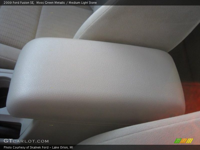 Moss Green Metallic / Medium Light Stone 2009 Ford Fusion SE