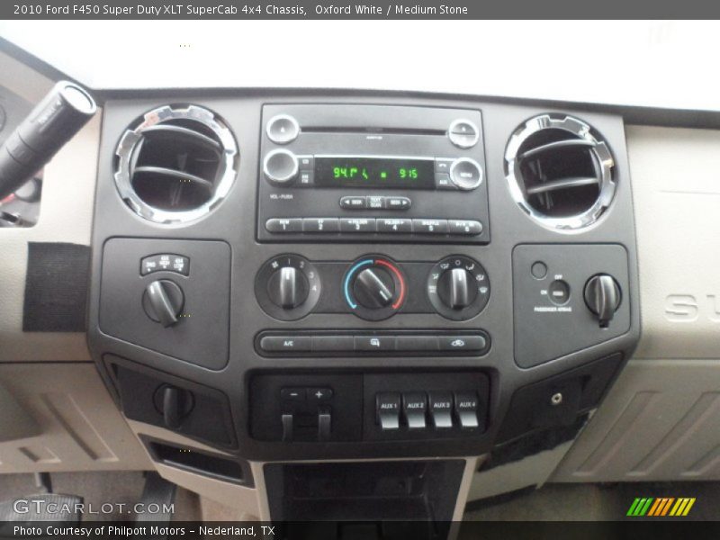 Controls of 2010 F450 Super Duty XLT SuperCab 4x4 Chassis