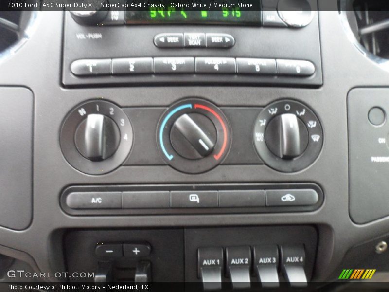 Controls of 2010 F450 Super Duty XLT SuperCab 4x4 Chassis