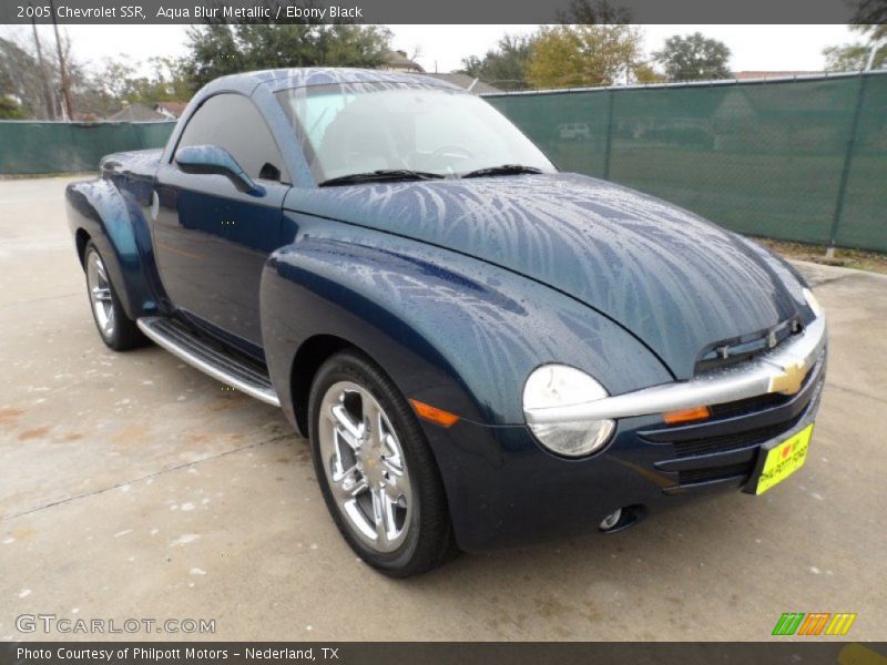 Front 3/4 View of 2005 SSR 