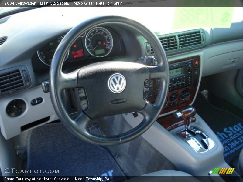 Fresco Green Metallic / Grey 2004 Volkswagen Passat GLS Sedan