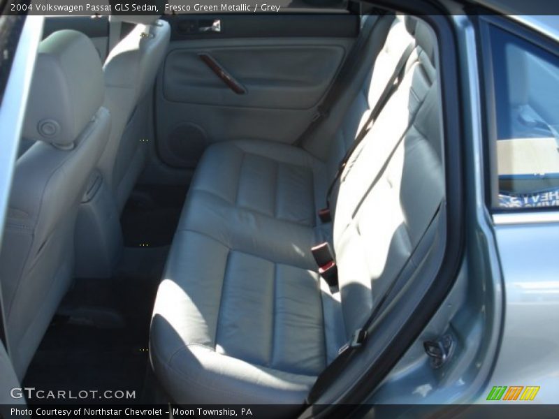Fresco Green Metallic / Grey 2004 Volkswagen Passat GLS Sedan