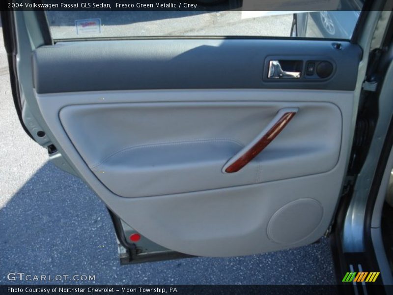 Fresco Green Metallic / Grey 2004 Volkswagen Passat GLS Sedan