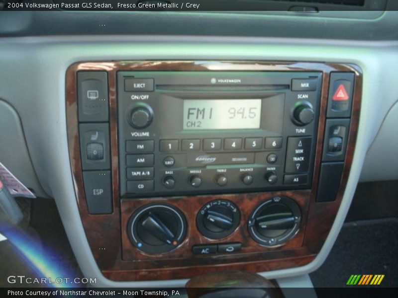 Fresco Green Metallic / Grey 2004 Volkswagen Passat GLS Sedan