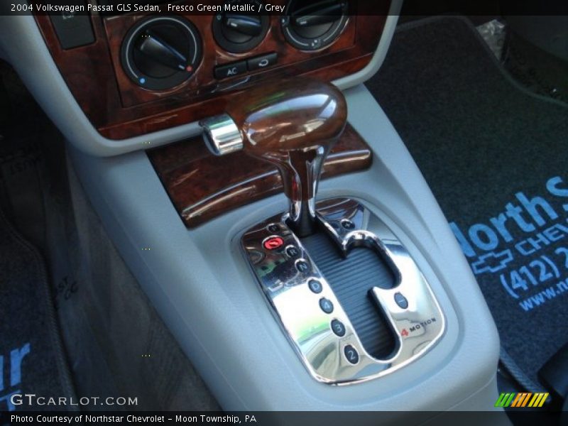 Fresco Green Metallic / Grey 2004 Volkswagen Passat GLS Sedan