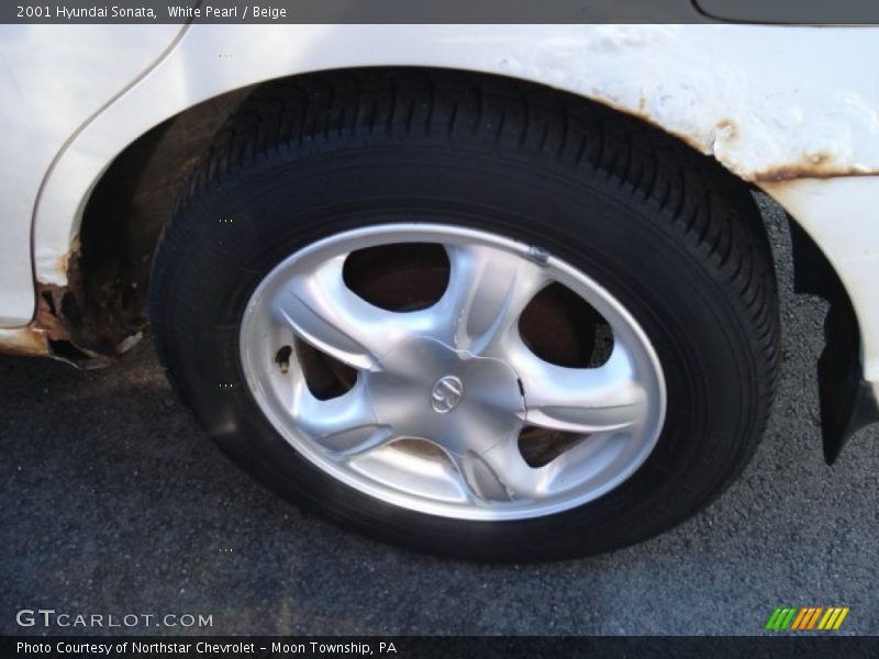 White Pearl / Beige 2001 Hyundai Sonata