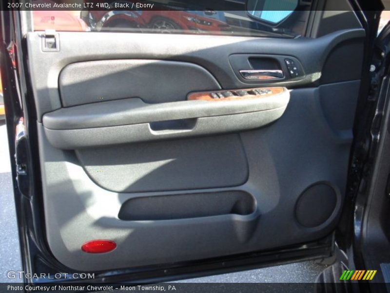Black / Ebony 2007 Chevrolet Avalanche LTZ 4WD