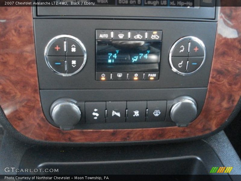 Black / Ebony 2007 Chevrolet Avalanche LTZ 4WD