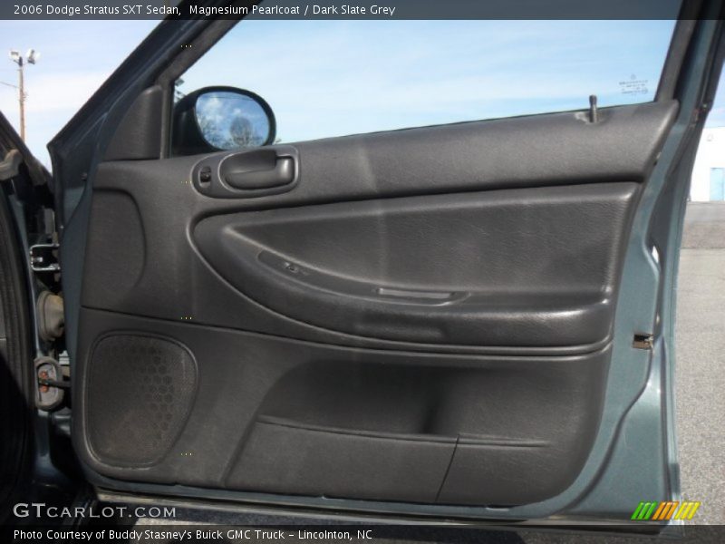 Magnesium Pearlcoat / Dark Slate Grey 2006 Dodge Stratus SXT Sedan