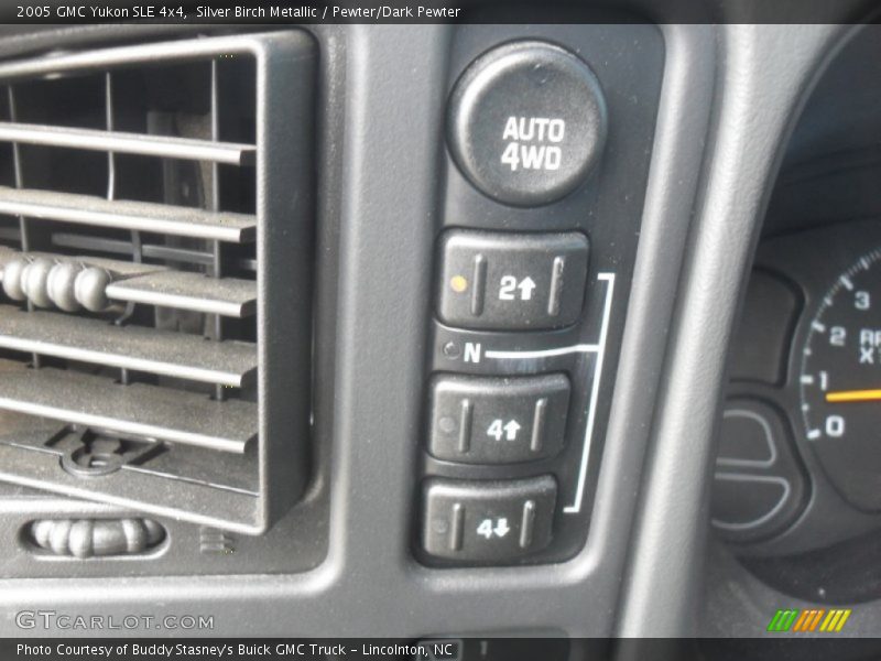 Silver Birch Metallic / Pewter/Dark Pewter 2005 GMC Yukon SLE 4x4
