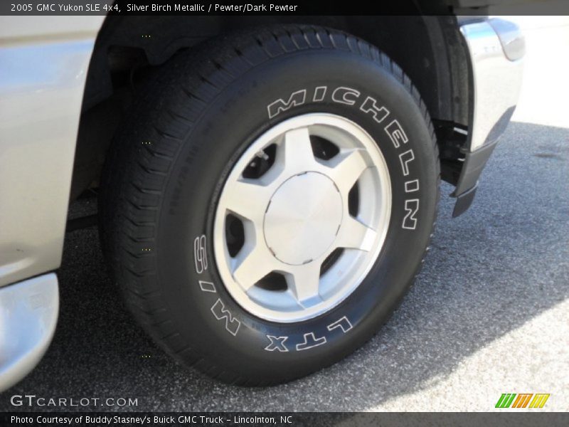 Silver Birch Metallic / Pewter/Dark Pewter 2005 GMC Yukon SLE 4x4