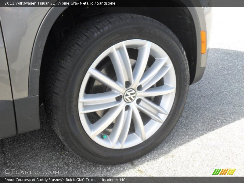 Alpine Gray Metallic / Sandstone 2011 Volkswagen Tiguan SE