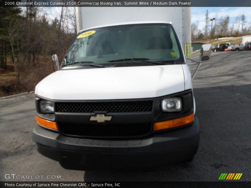 Summit White / Medium Dark Pewter 2006 Chevrolet Express Cutaway 3500 Commercial Moving Van