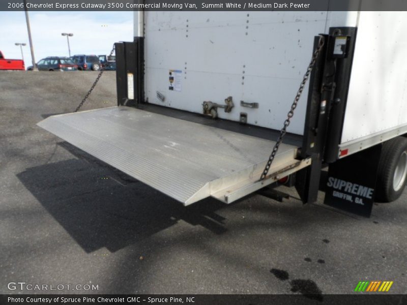 Summit White / Medium Dark Pewter 2006 Chevrolet Express Cutaway 3500 Commercial Moving Van