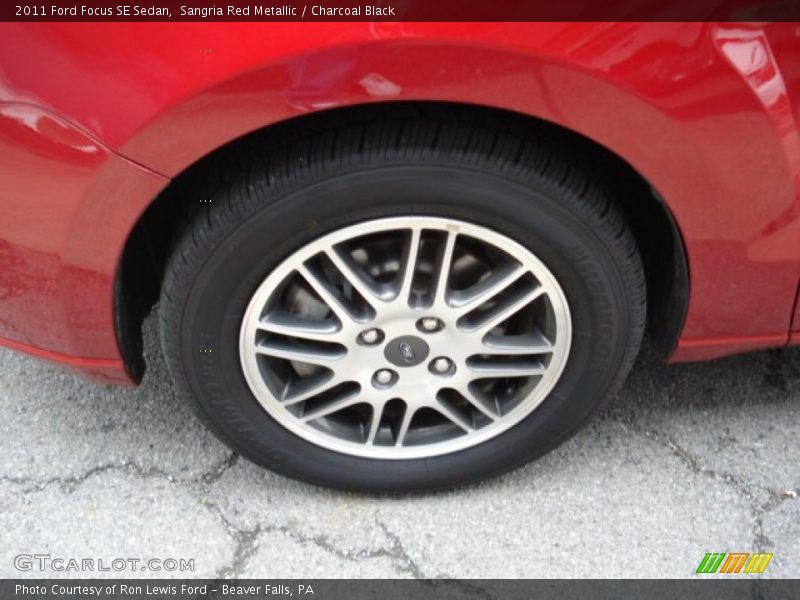 Sangria Red Metallic / Charcoal Black 2011 Ford Focus SE Sedan