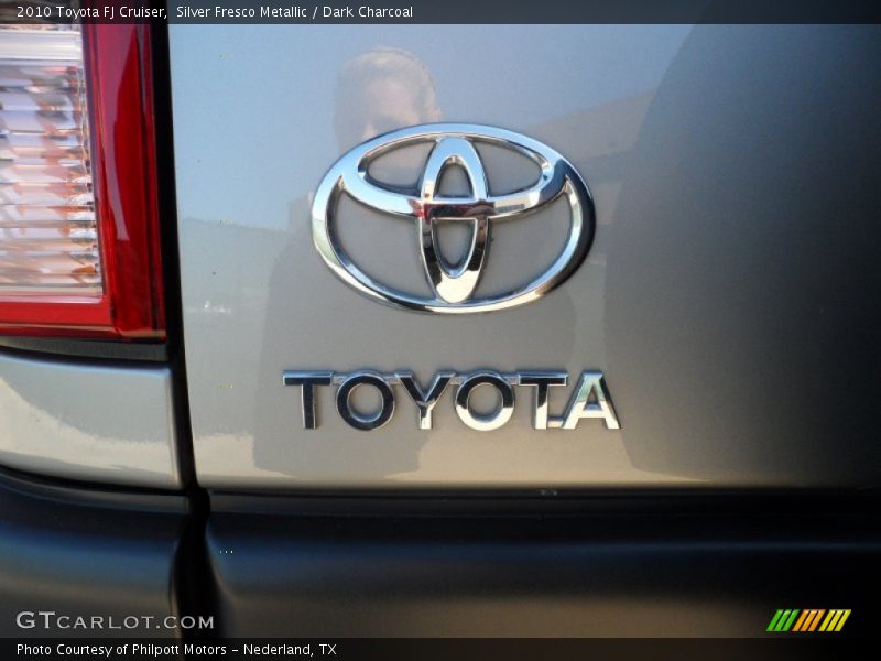  2010 FJ Cruiser  Logo