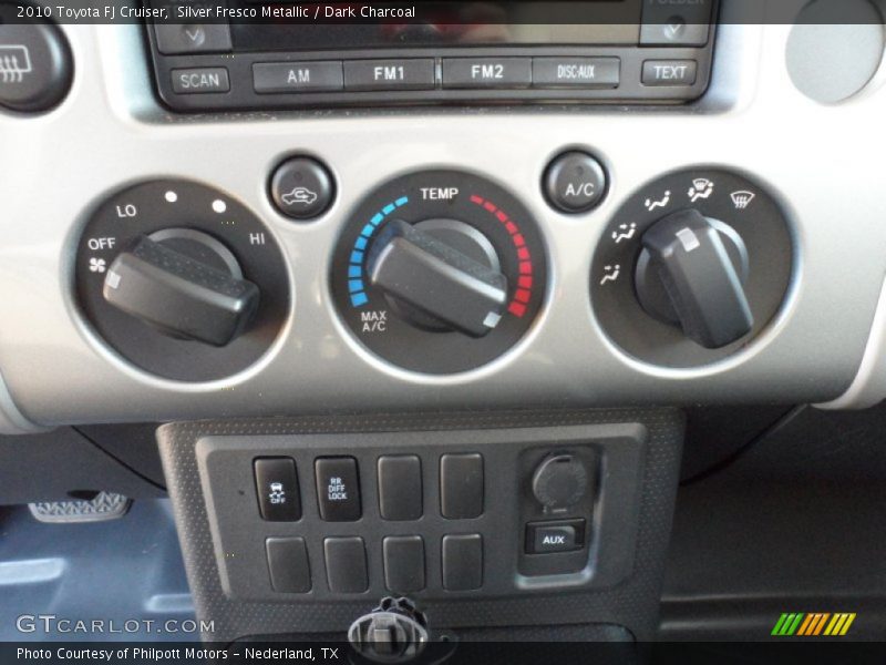 Silver Fresco Metallic / Dark Charcoal 2010 Toyota FJ Cruiser