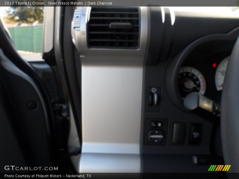 Silver Fresco Metallic / Dark Charcoal 2010 Toyota FJ Cruiser