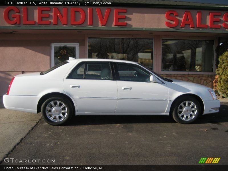 White Diamond Tri-coat / Light Linen/Cocoa 2010 Cadillac DTS
