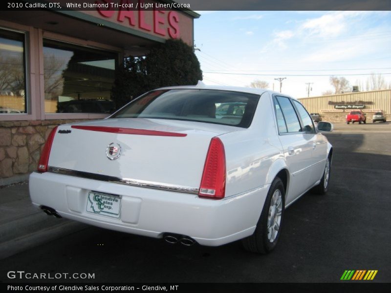 White Diamond Tri-coat / Light Linen/Cocoa 2010 Cadillac DTS