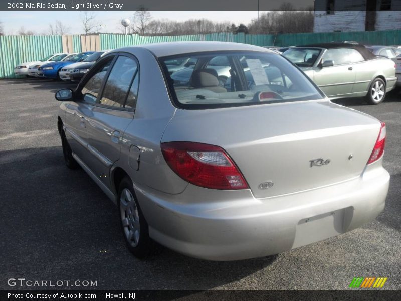 Light Silver / Gray 2002 Kia Rio Sedan