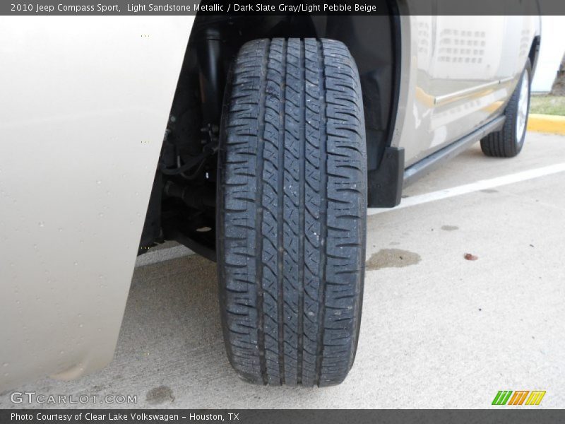 Light Sandstone Metallic / Dark Slate Gray/Light Pebble Beige 2010 Jeep Compass Sport