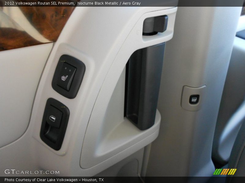 Nocturne Black Metallic / Aero Gray 2012 Volkswagen Routan SEL Premium