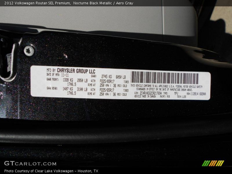 Nocturne Black Metallic / Aero Gray 2012 Volkswagen Routan SEL Premium