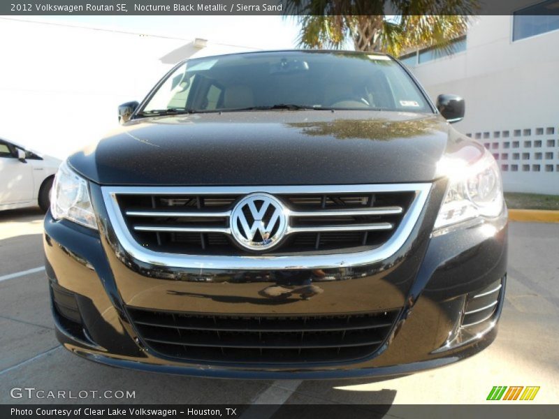 Nocturne Black Metallic / Sierra Sand 2012 Volkswagen Routan SE
